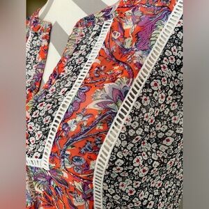 Daniel Rainn - size small, colorful top